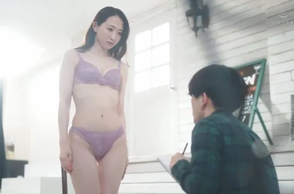 sex vú to việt nam Học hội họa, thanh niên số hưởng được cô bạn tự nguyện làm người mẫu